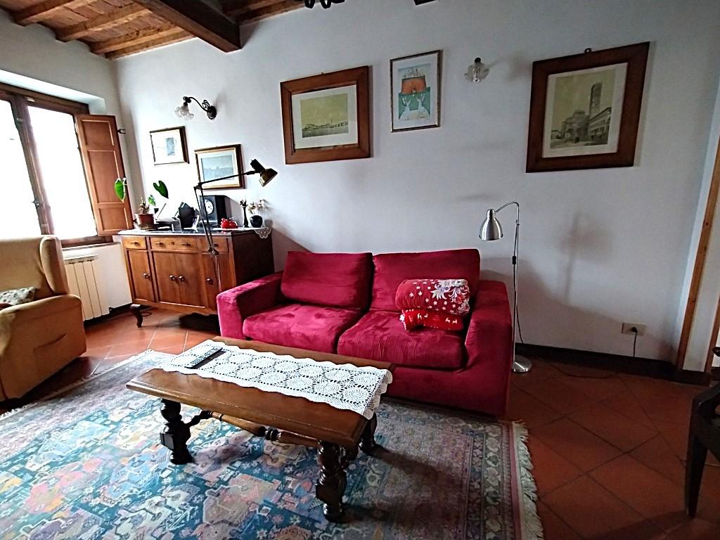 Casa indipendente con giardino, Capannori massa macinaia