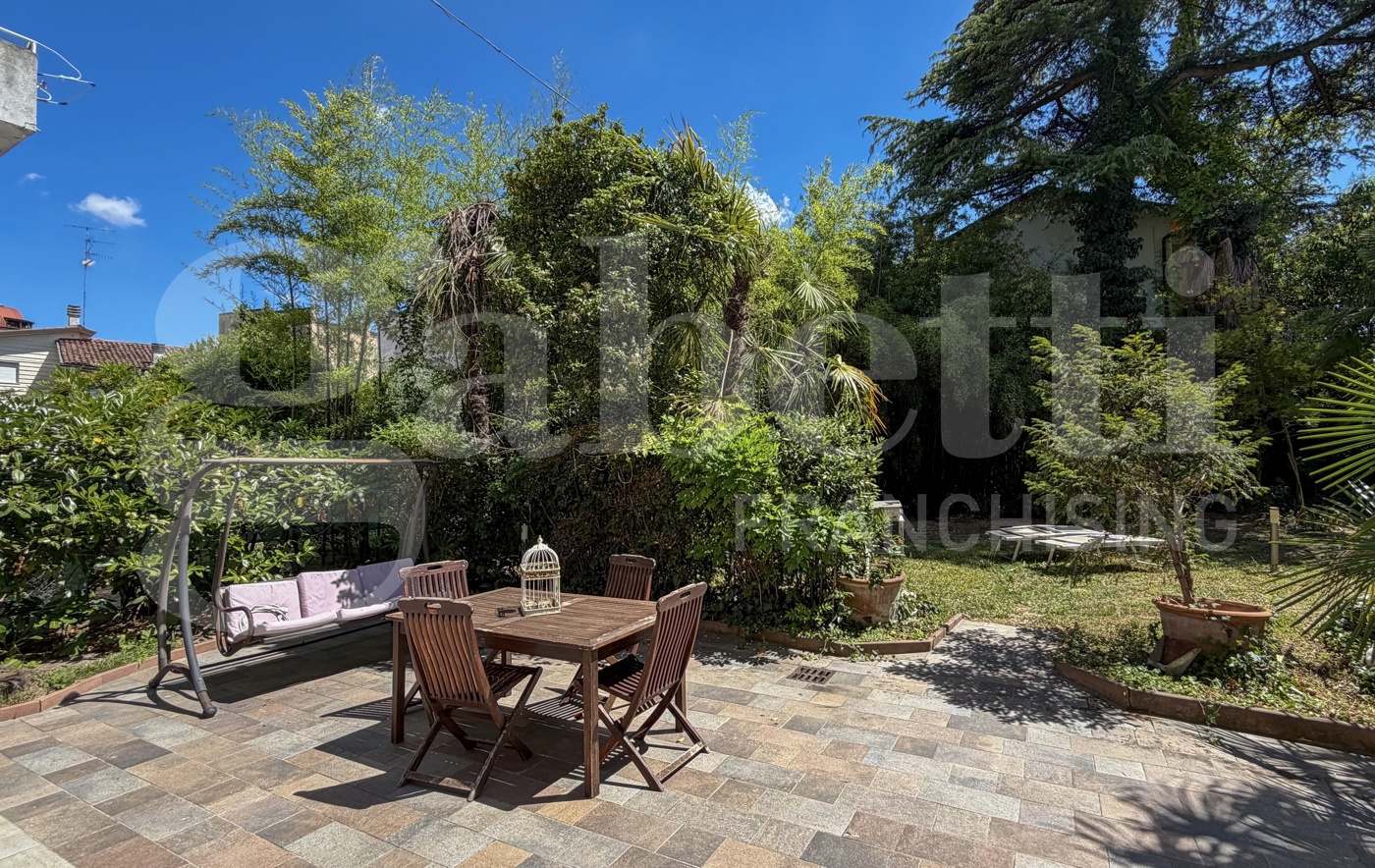 Villa con giardino a Ravenna