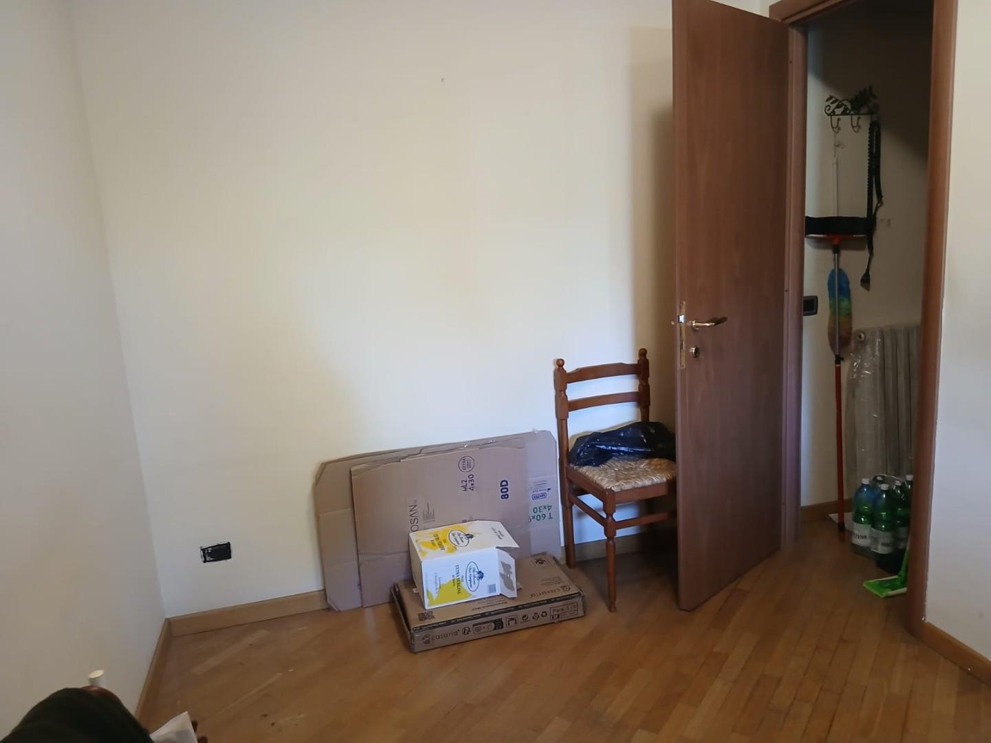 Trilocale con terrazzi, Massa centro