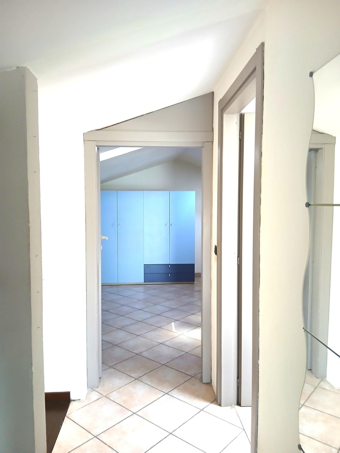 Appartamento con terrazzo, Massa zecca