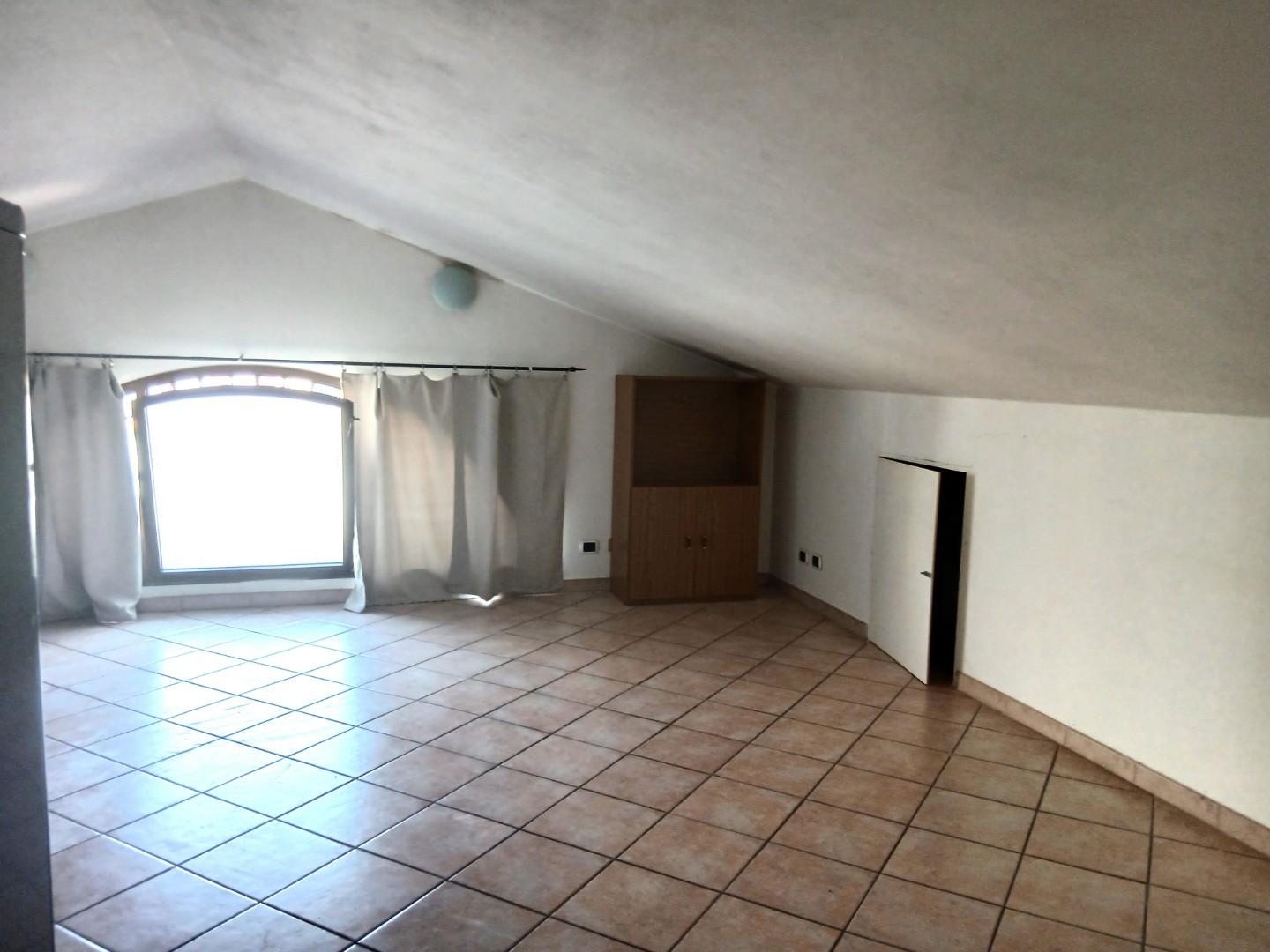 Appartamento con terrazzo, Massa zecca