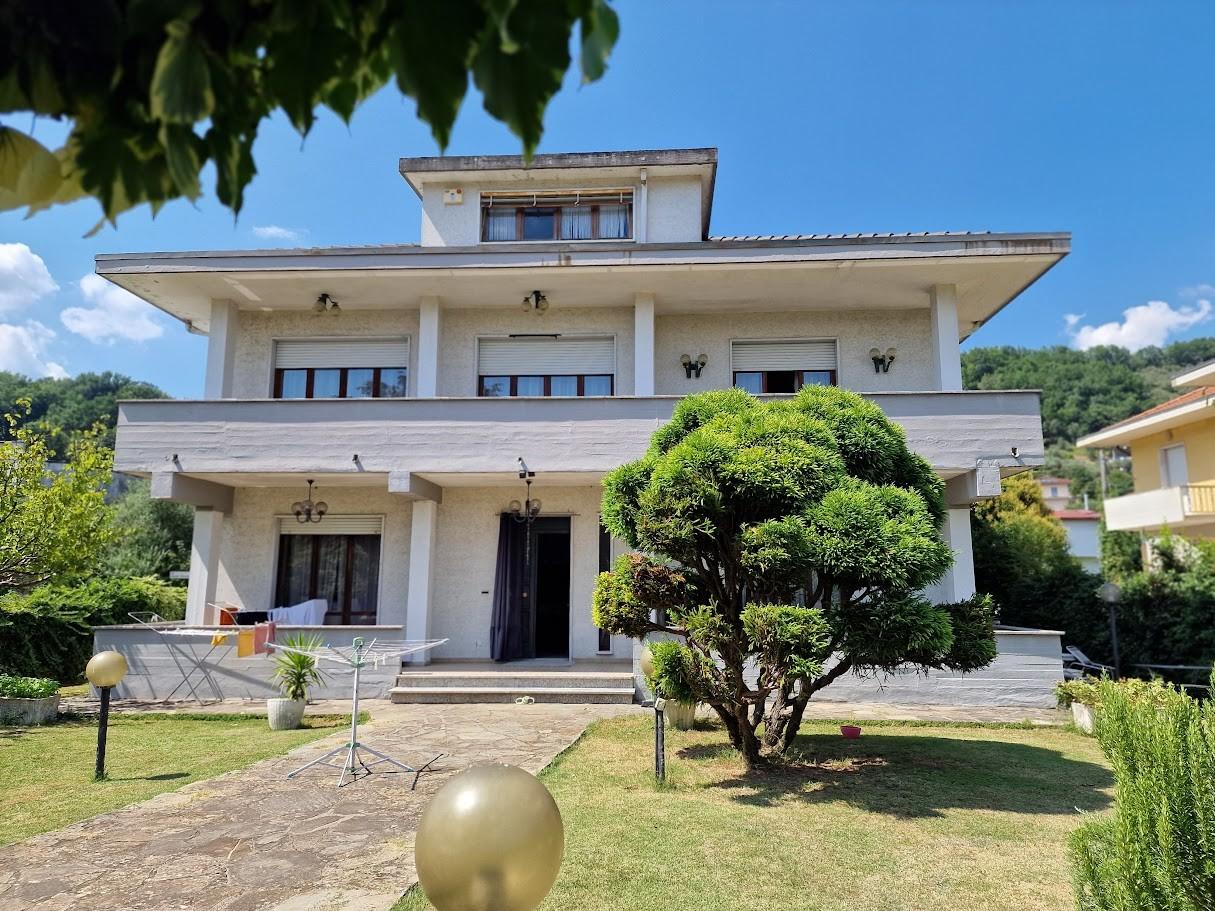 Villa Bifamiliare con giardino, Licciana Nardi monti