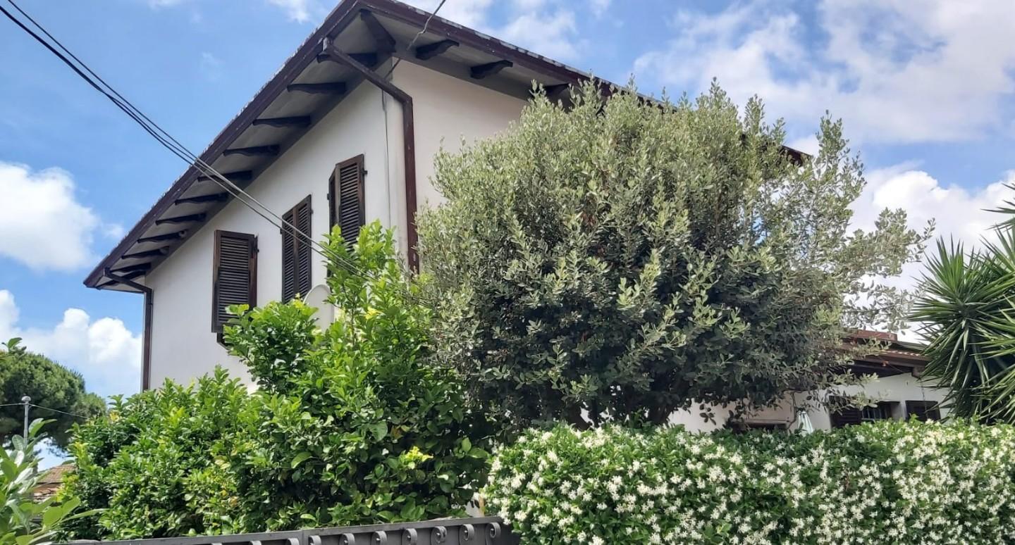 Casa indipendente con giardino, Carrara nazzano