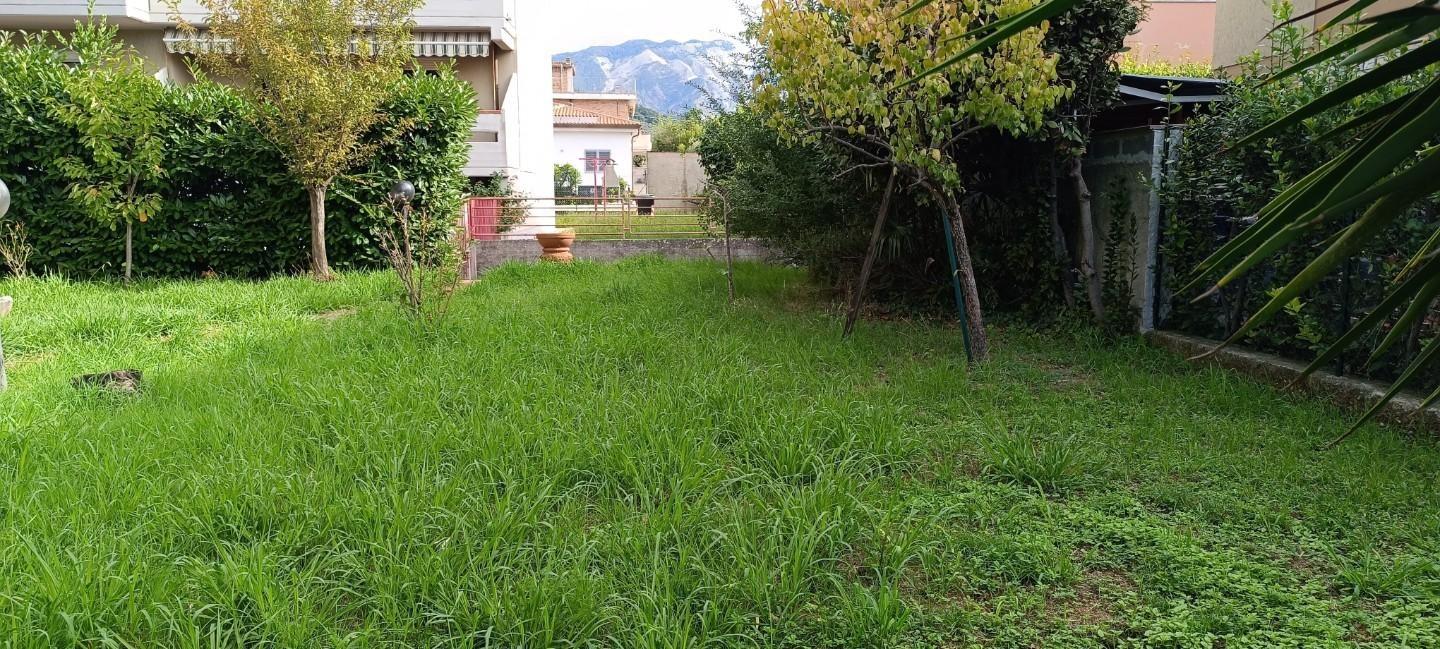 Casa indipendente con giardino, Carrara avenza