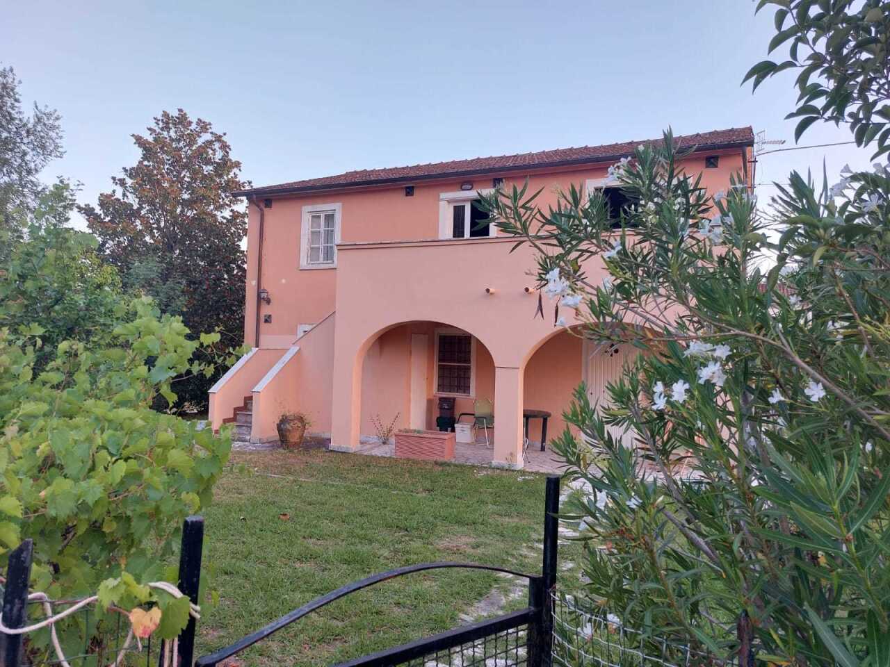 Casa indipendente con giardino a Castelnuovo Magra