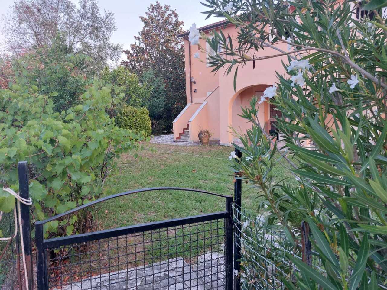 Casa indipendente con giardino a Castelnuovo Magra