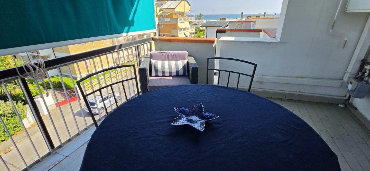 Attico vista mare, Carrara marina di