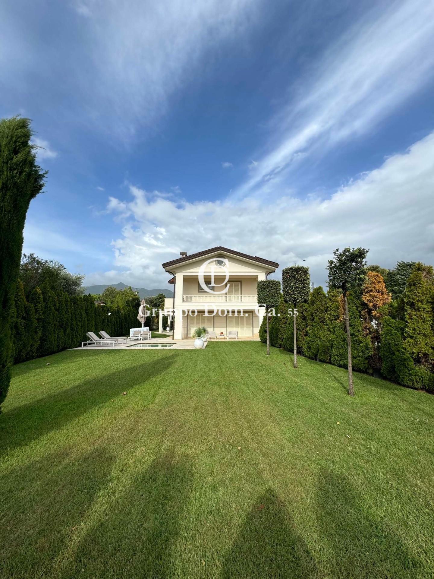 Villa con giardino, Forte dei Marmi vittoria apuana