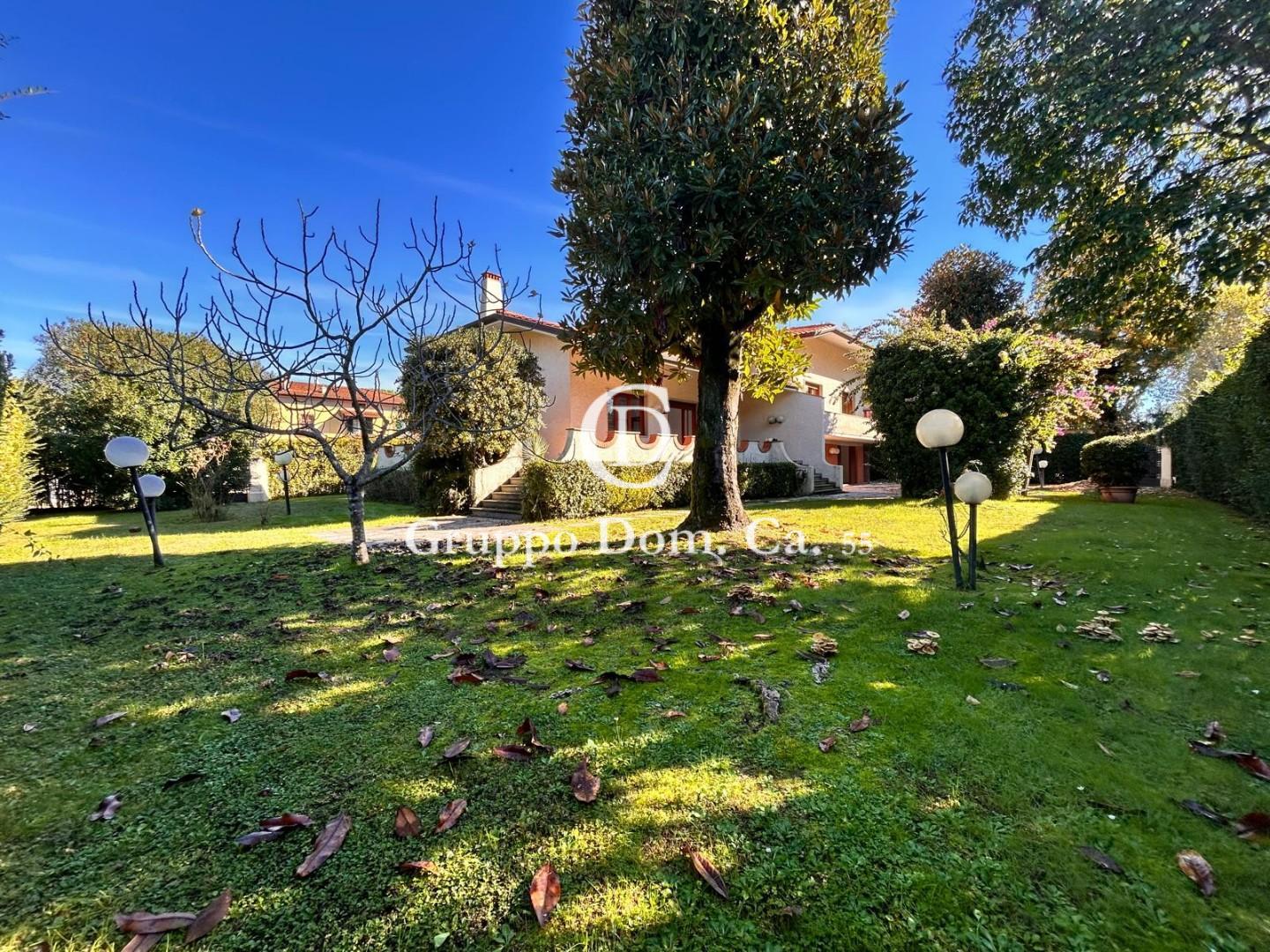 Villa in vendita, Forte dei Marmi centro