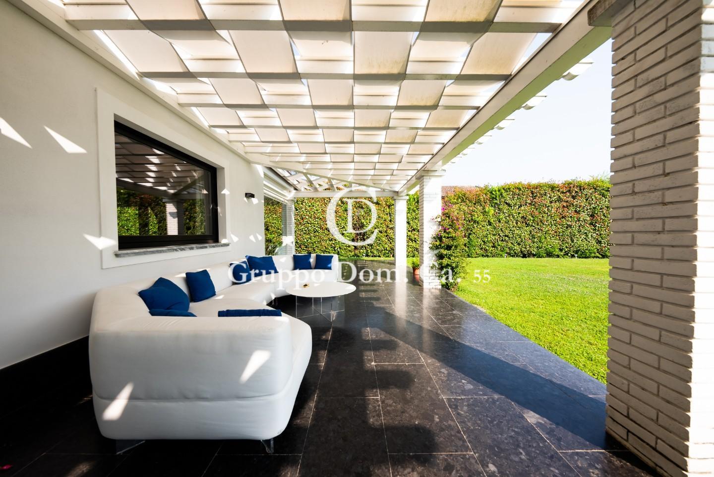 Villa con giardino, Pietrasanta macelli