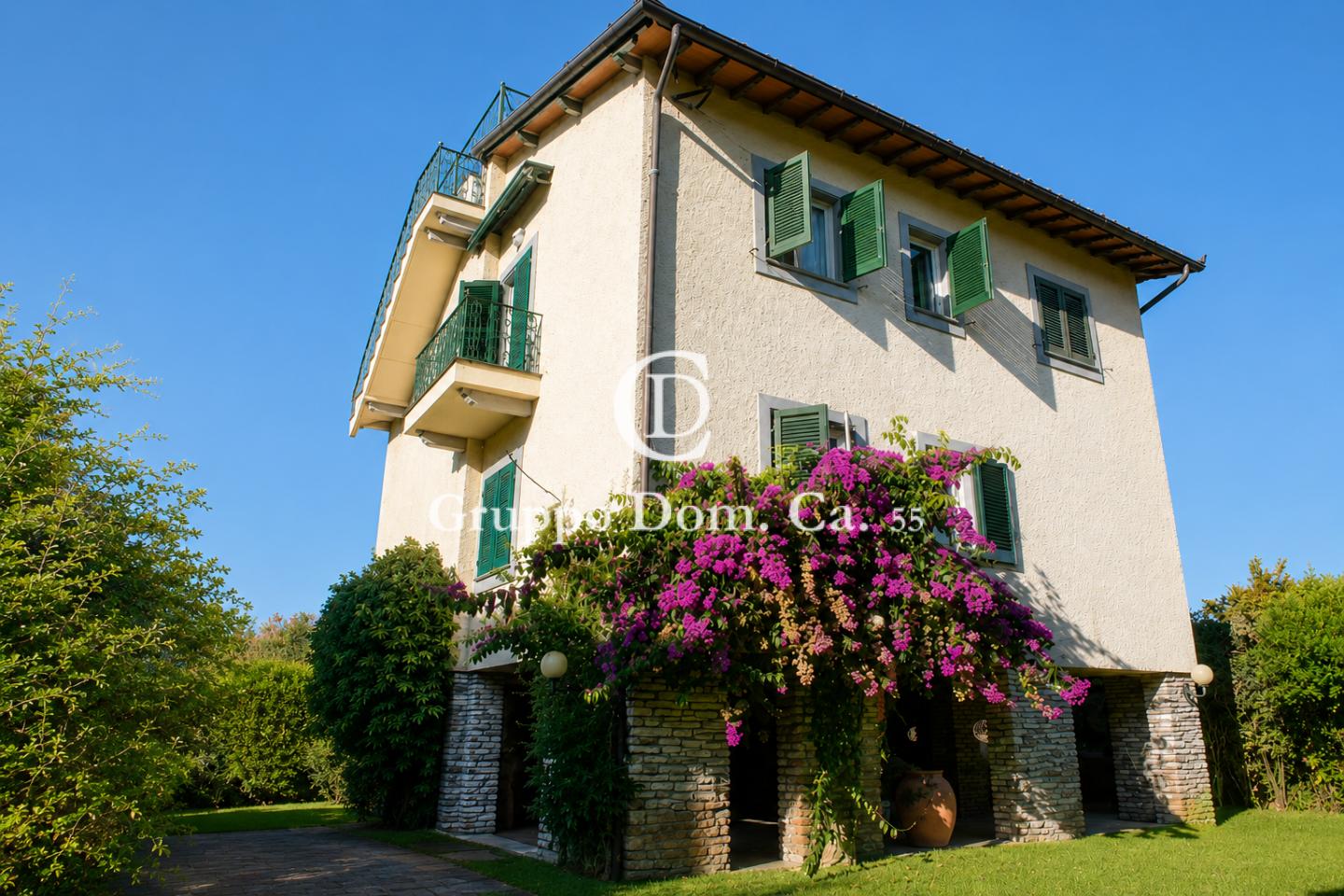Villa con giardino, Forte dei Marmi centro storico