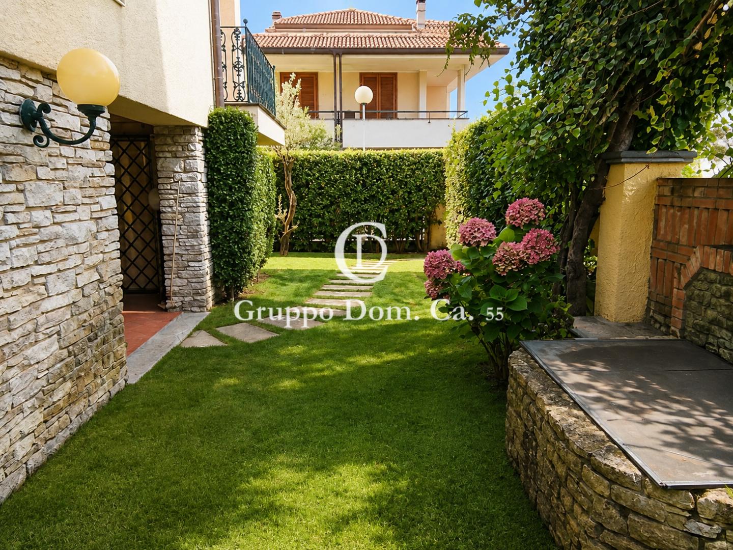 Villa con giardino, Forte dei Marmi centro storico