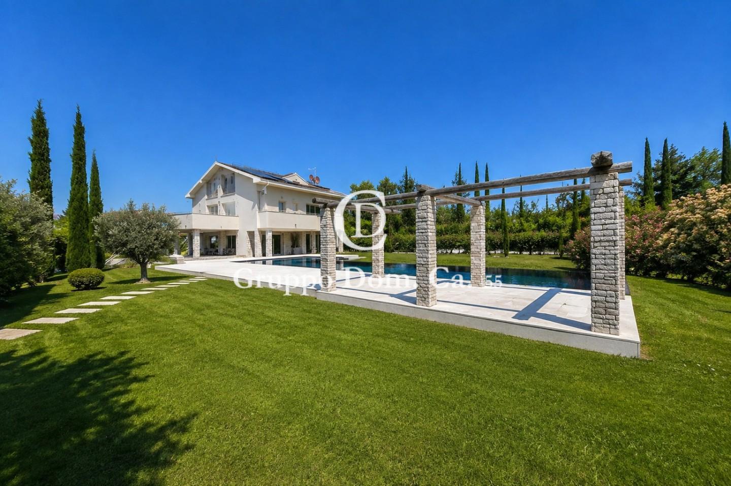 Villa in vendita, Forte dei Marmi centro