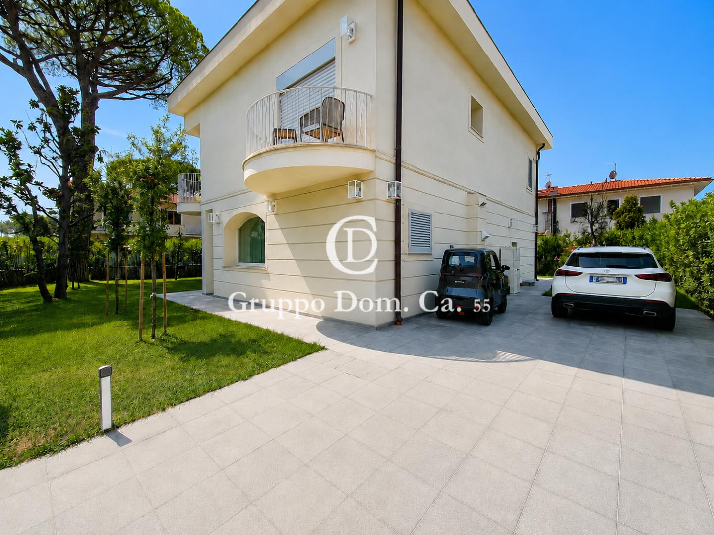 Villa con giardino, Forte dei Marmi centro