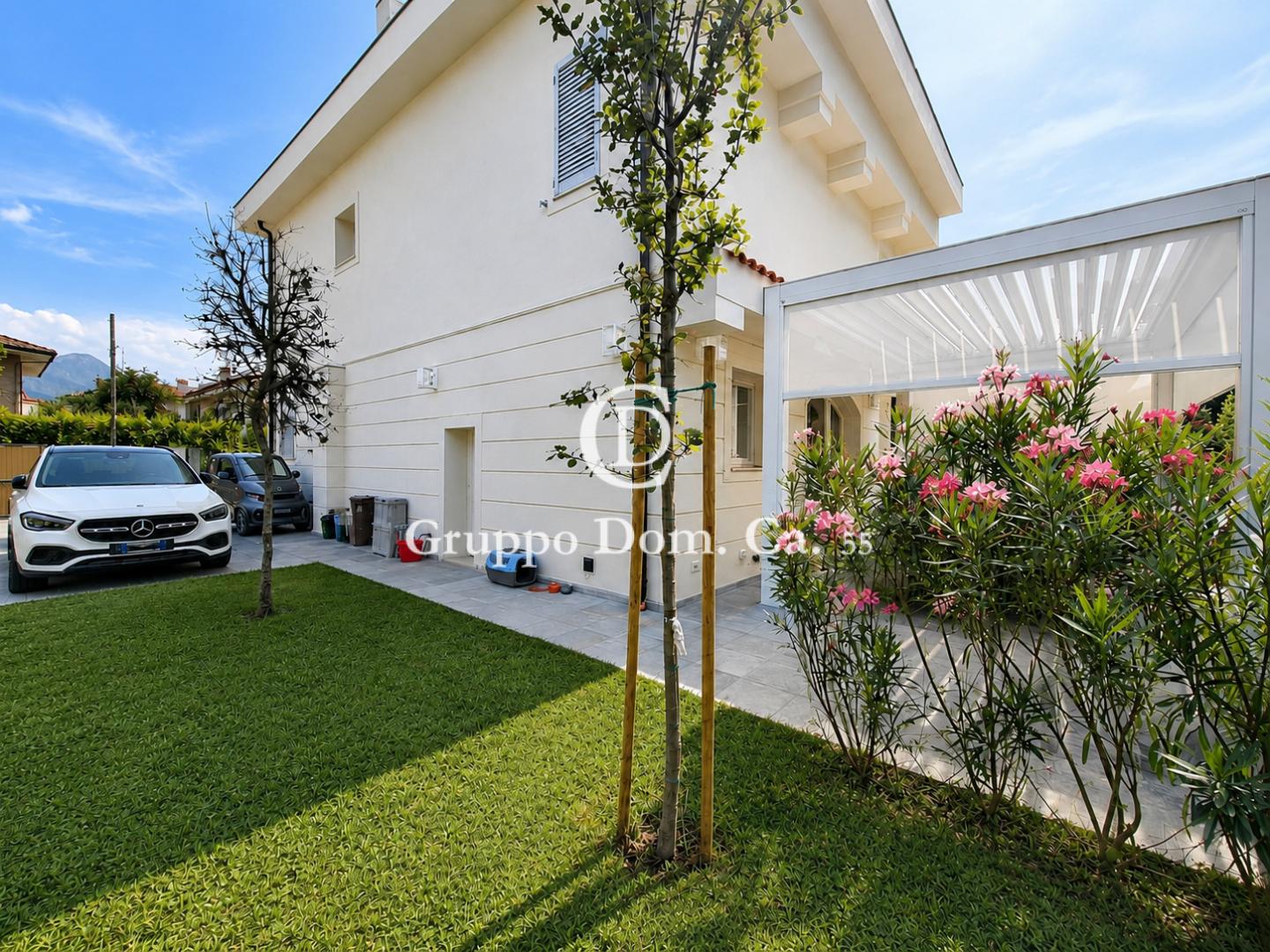 Villa con giardino, Forte dei Marmi centro