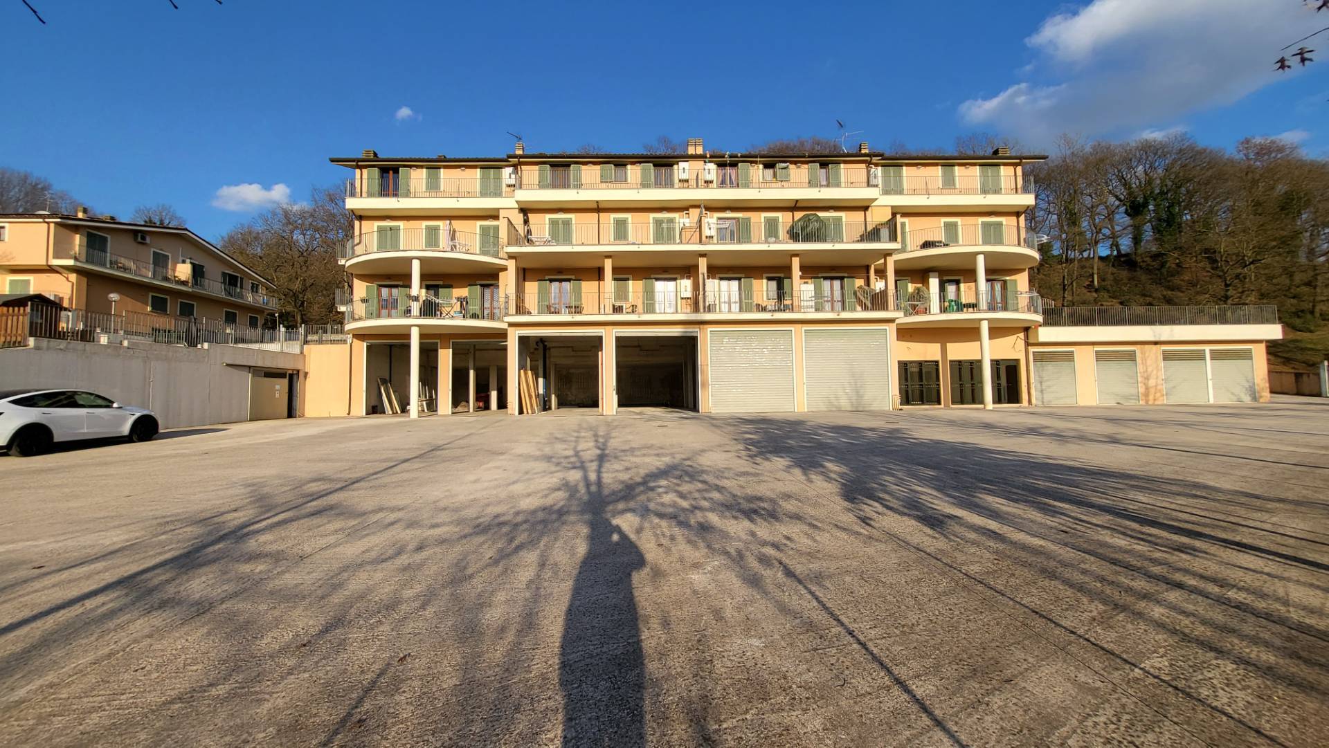 Locale commerciale in vendita a Valmontone