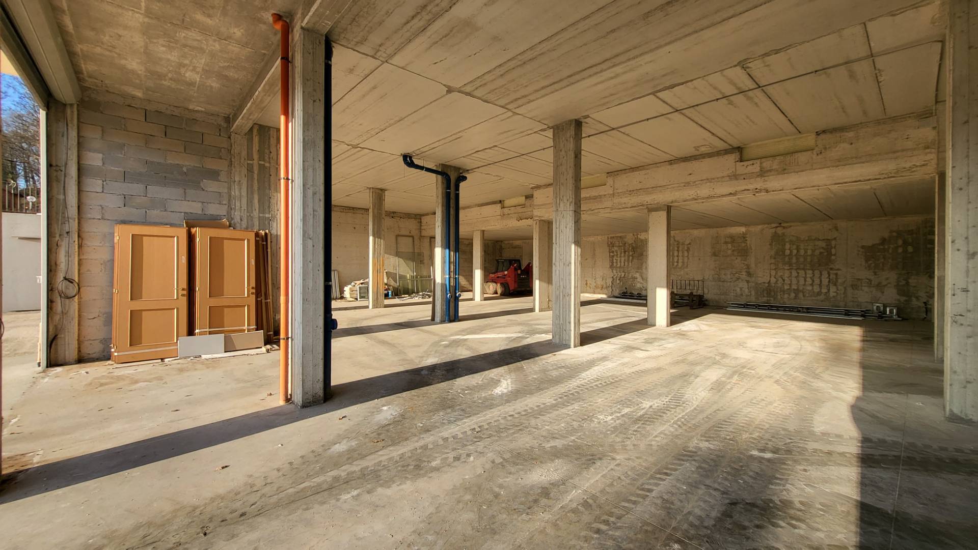 Locale commerciale in vendita a Valmontone