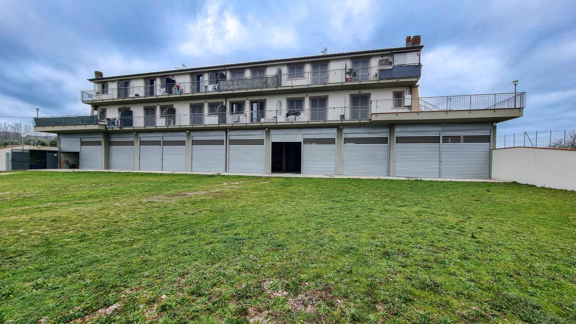 Locale commerciale in vendita a Valmontone