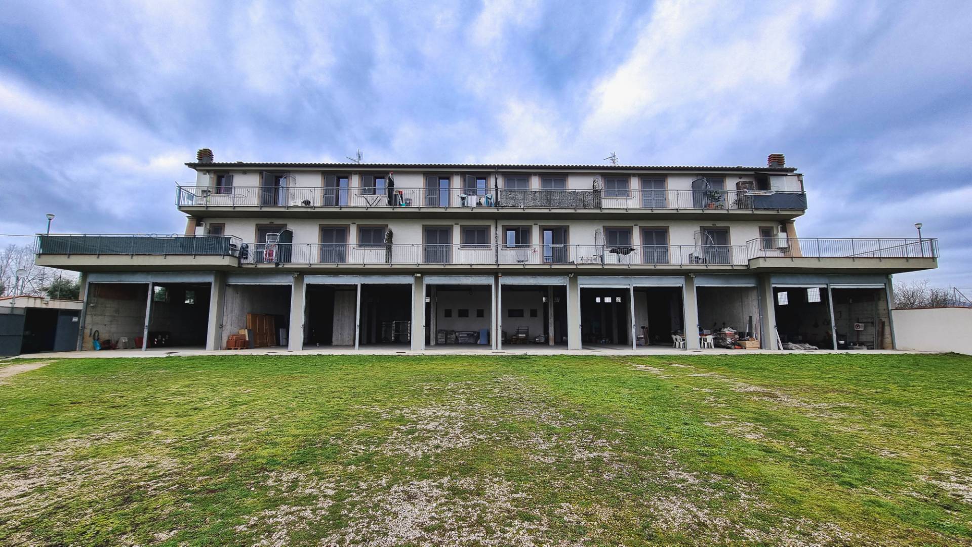 Locale commerciale in vendita a Valmontone