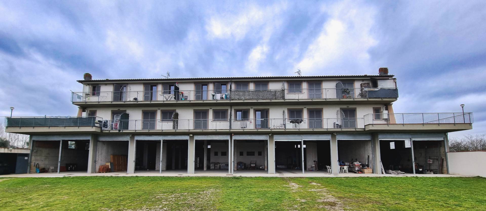 Locale commerciale in vendita a Valmontone