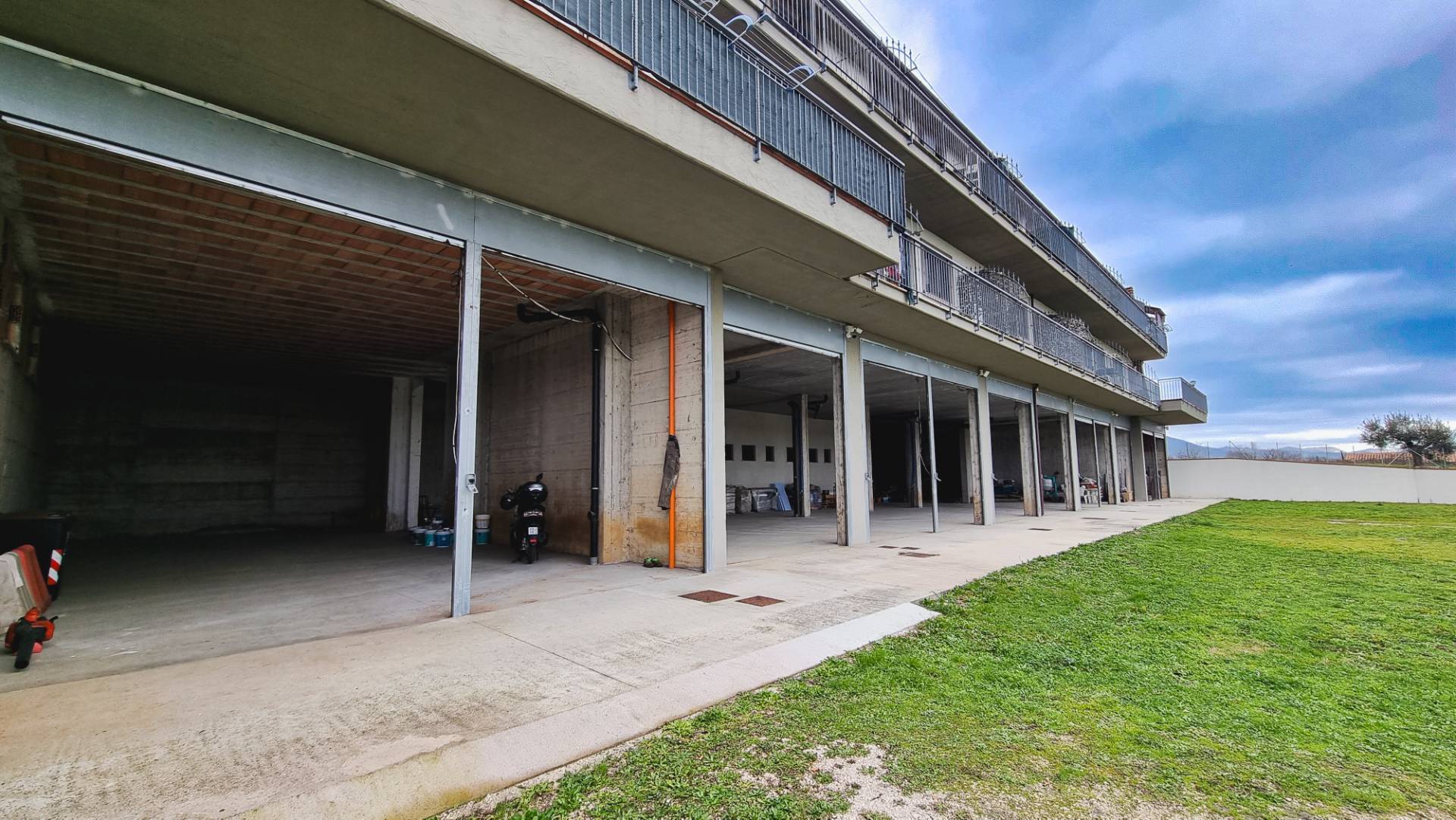 Locale commerciale in vendita a Valmontone