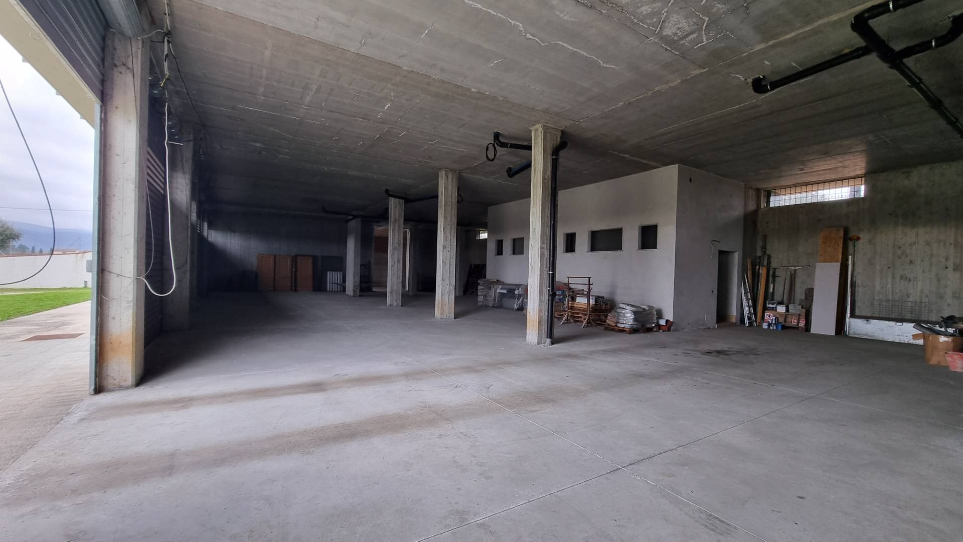 Locale commerciale in vendita a Valmontone