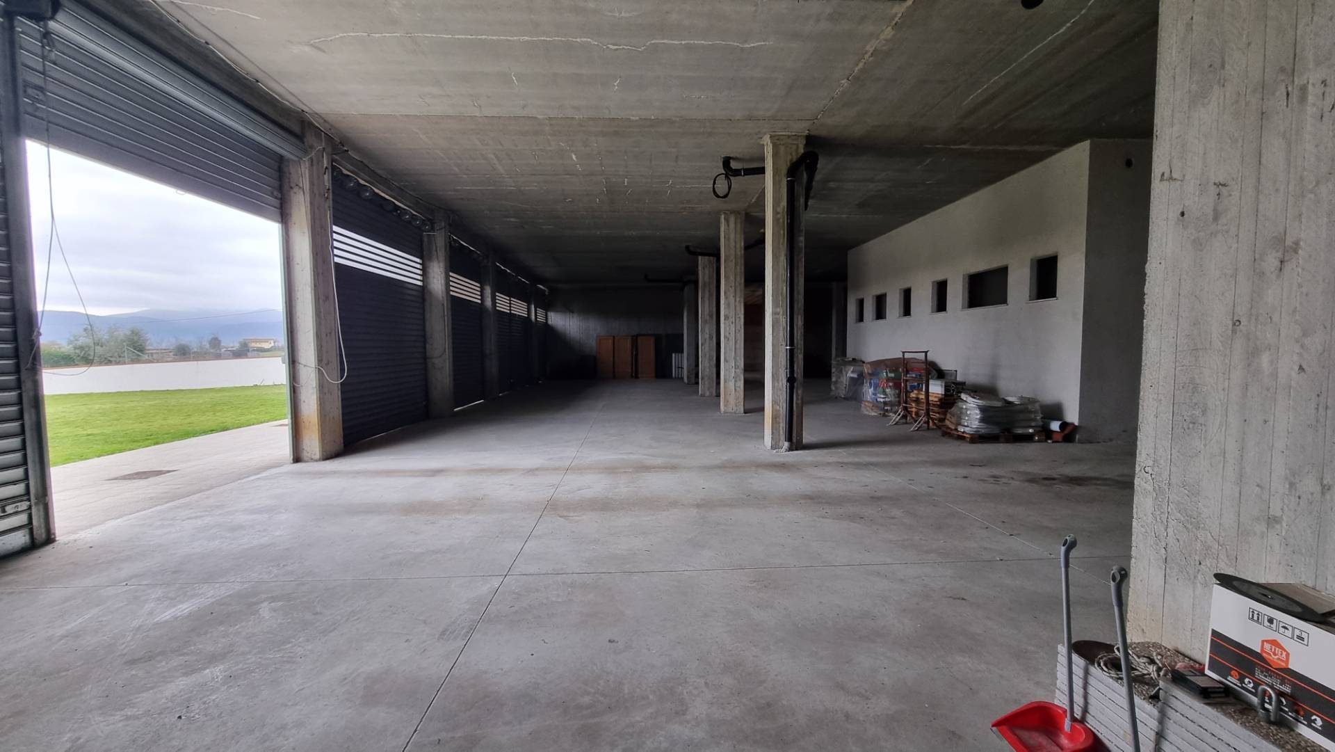 Locale commerciale in vendita a Valmontone