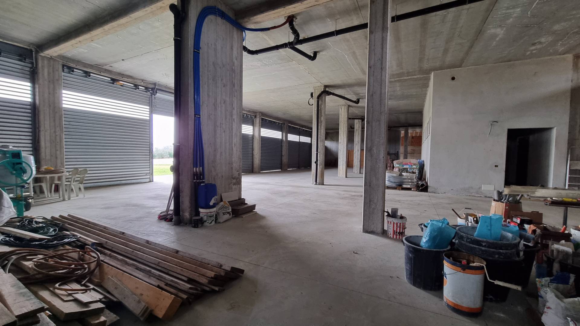 Locale commerciale in vendita a Valmontone