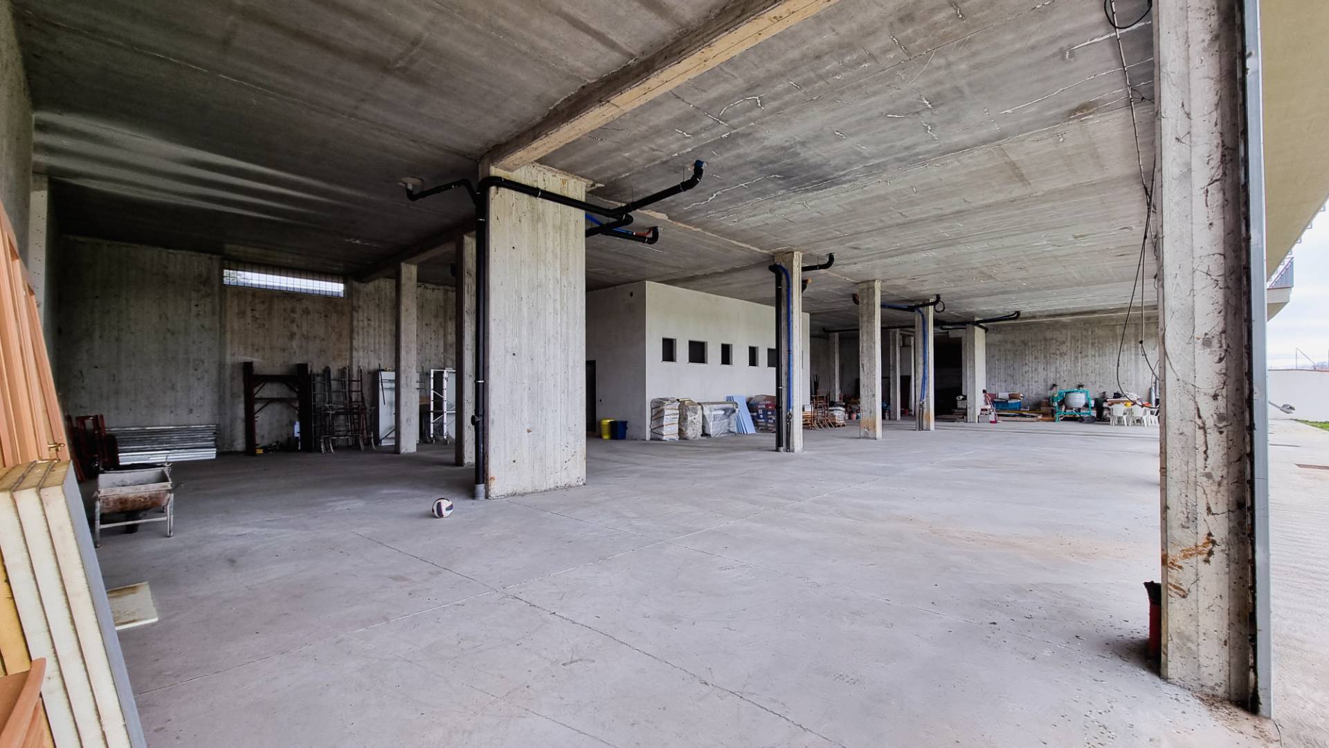 Locale commerciale in vendita a Valmontone