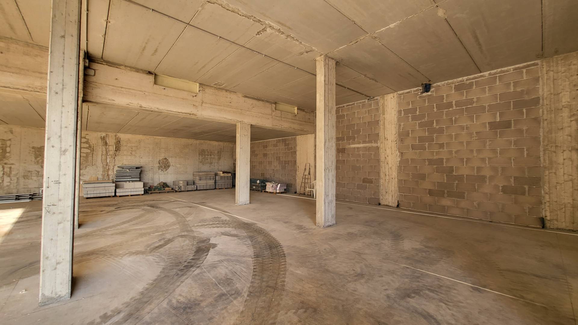 Locale commerciale in vendita a Valmontone