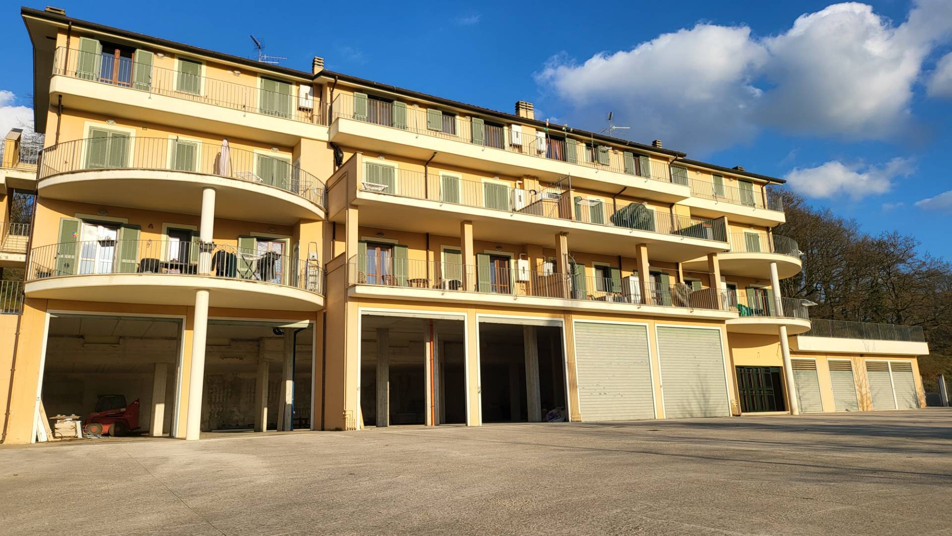 Locale commerciale in vendita a Valmontone