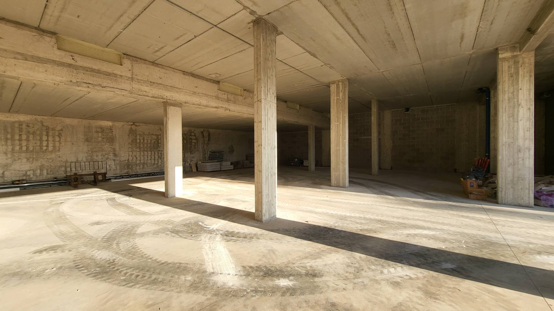 Locale commerciale in vendita a Valmontone