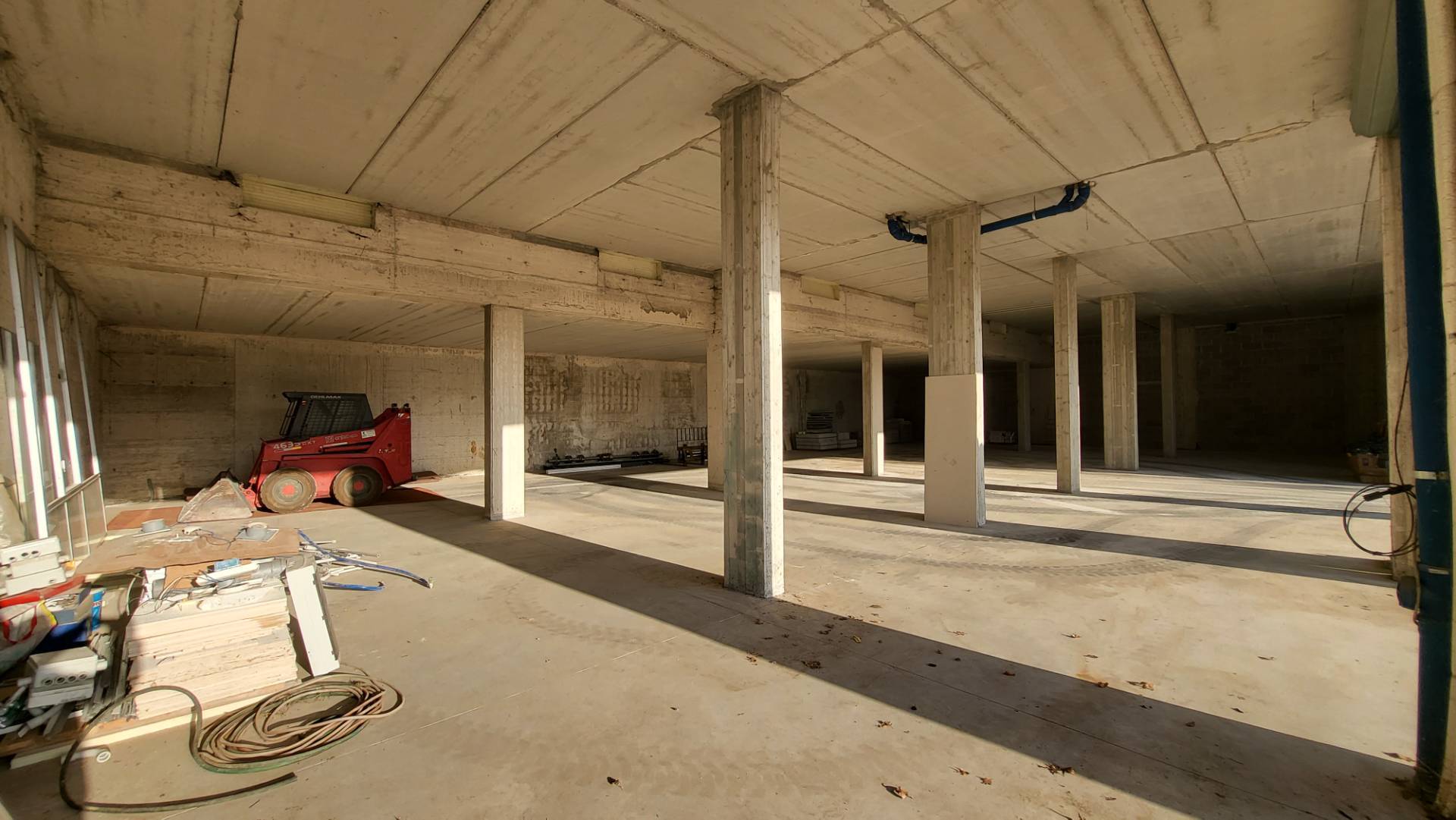 Locale commerciale in vendita a Valmontone