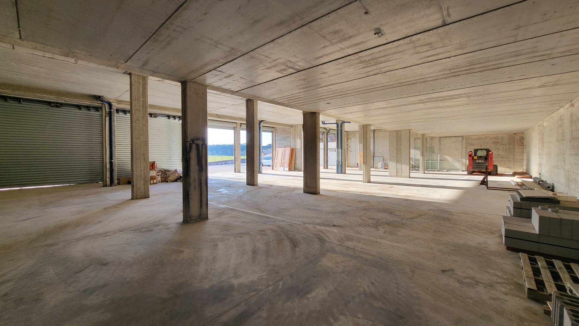 Locale commerciale in vendita a Valmontone