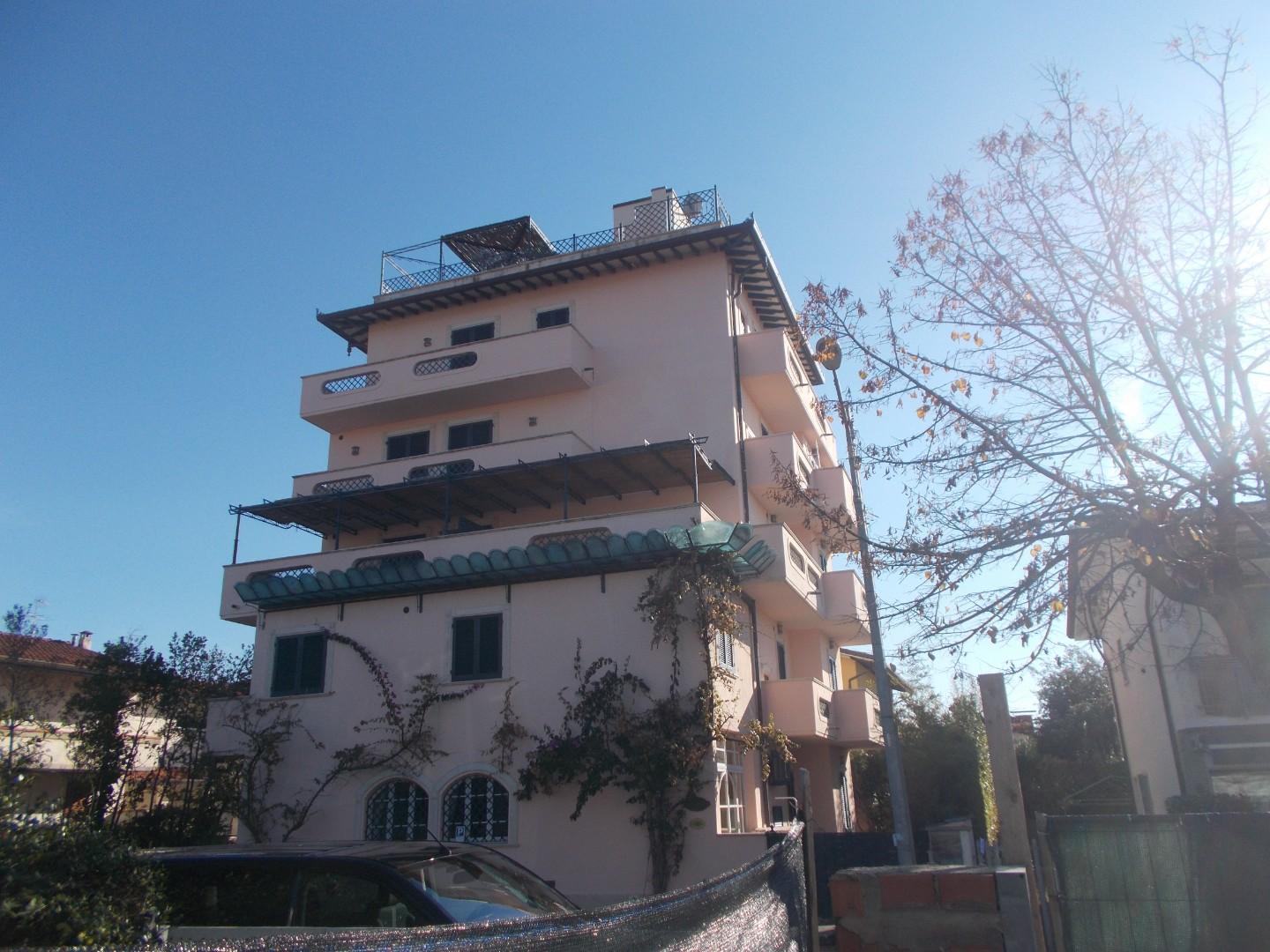 Villa vista mare, Pietrasanta fiumetto