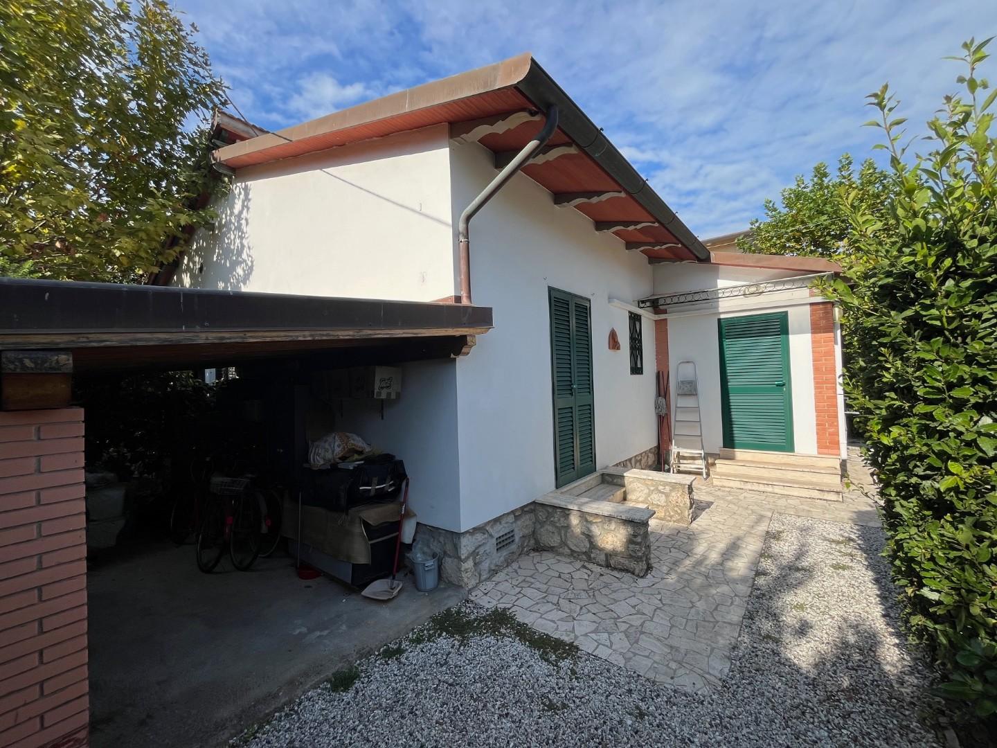 Villa Bifamiliare in vendita a Pietrasanta