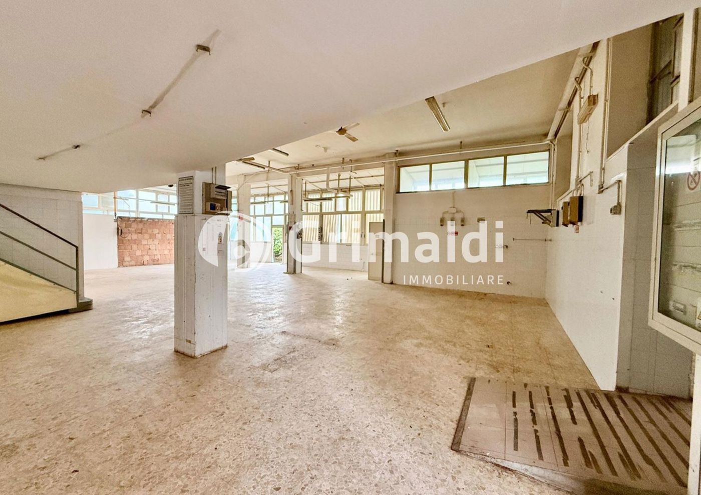 Negozio in affitto a Pontecagnano Faiano