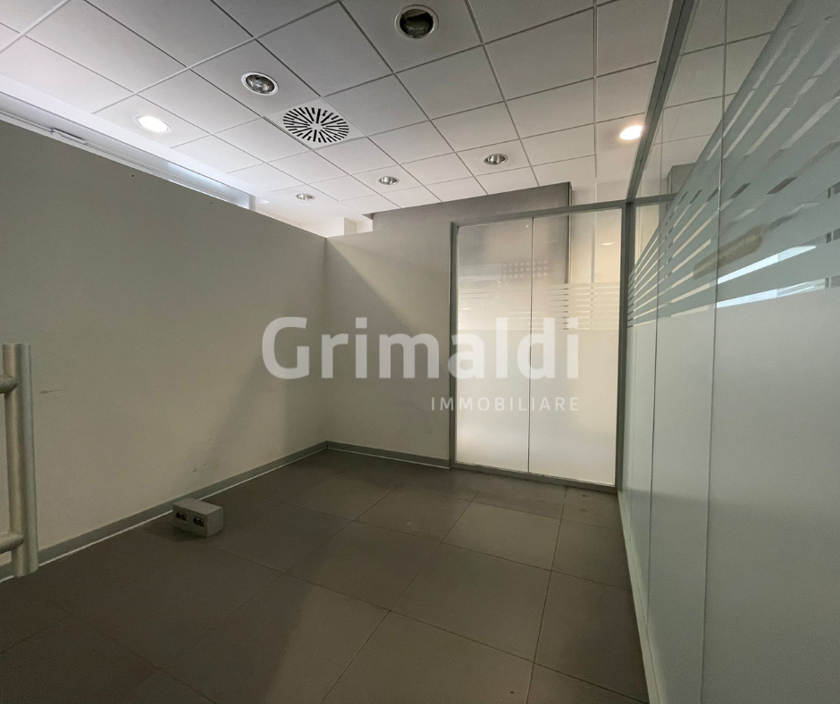 Negozio in affitto a Salerno