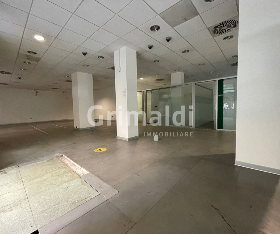 Negozio in affitto a Salerno