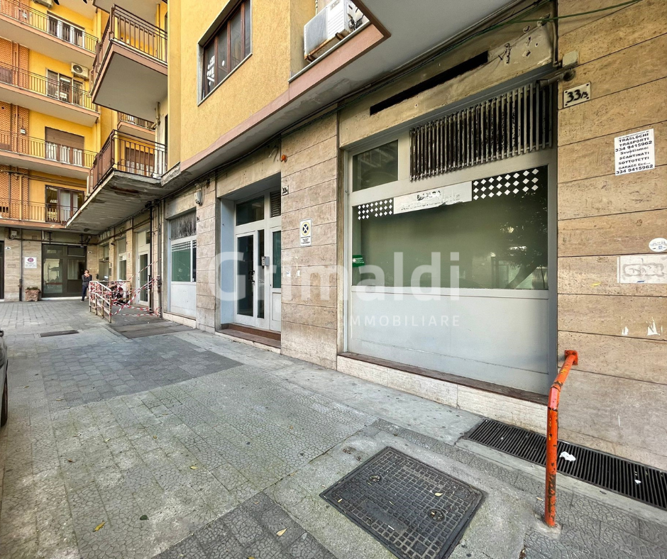 Negozio in affitto a Salerno