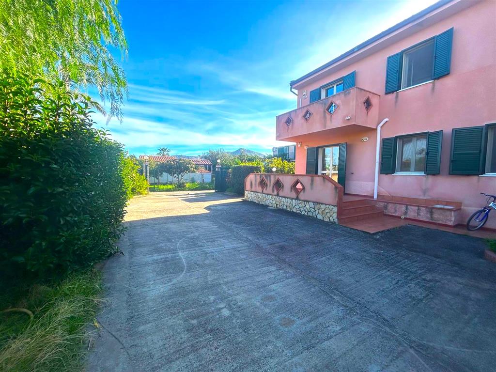 Villa con giardino in gorgo lungo, Lascari