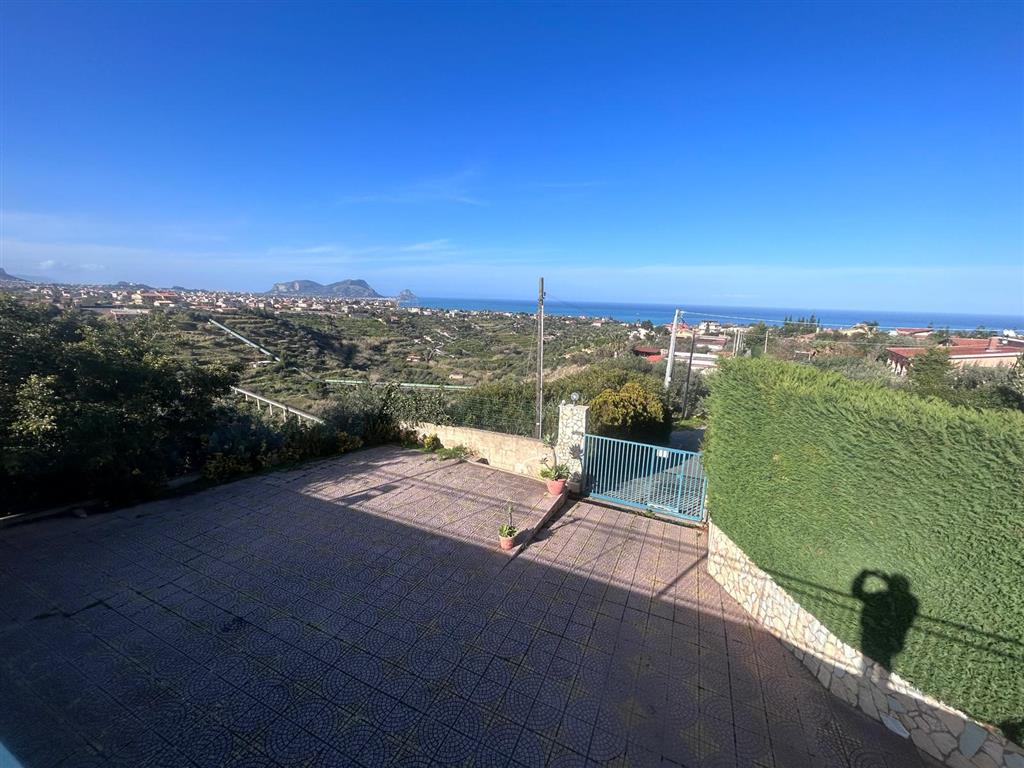 Villa con giardino in strada fornarotto, Altavilla Milicia