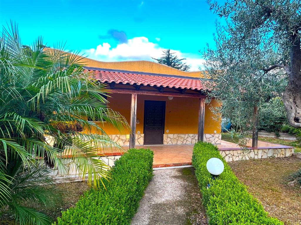 Villa con giardino in strada intercomunale 12, Altavilla Milicia