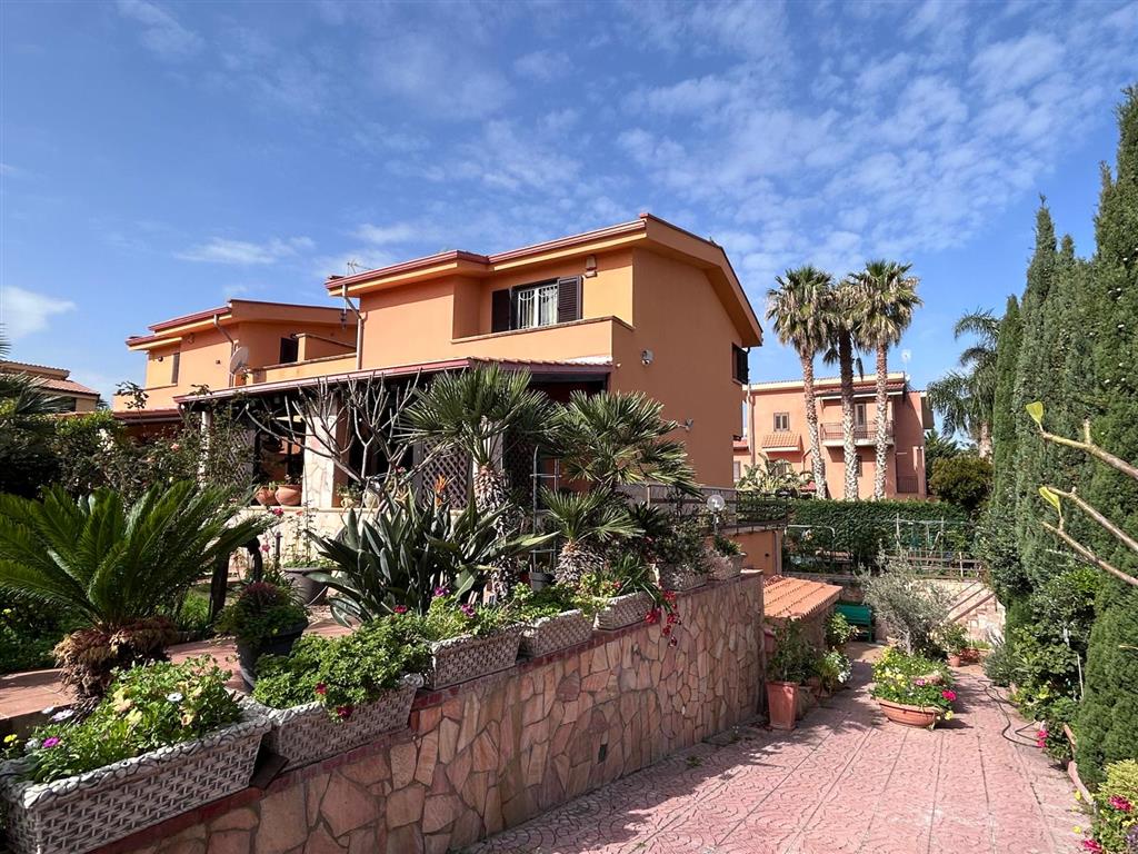 Villa con giardino in via santoro, Altavilla Milicia