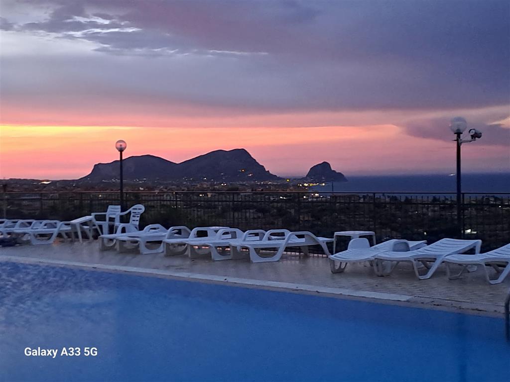 Villa con giardino in strada fornarotto, Altavilla Milicia