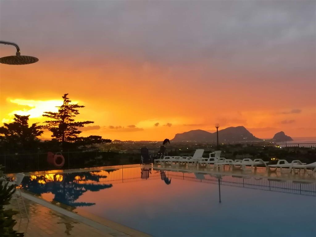 Villa con giardino in strada fornarotto, Altavilla Milicia