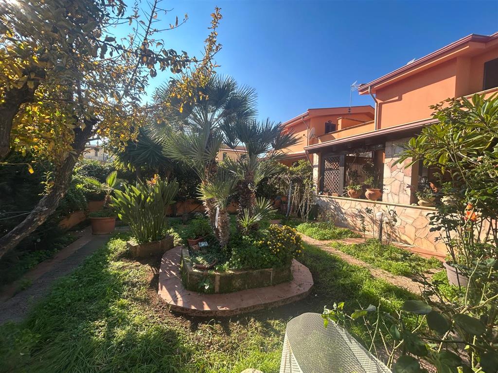Villa con giardino in via santoro, Altavilla Milicia