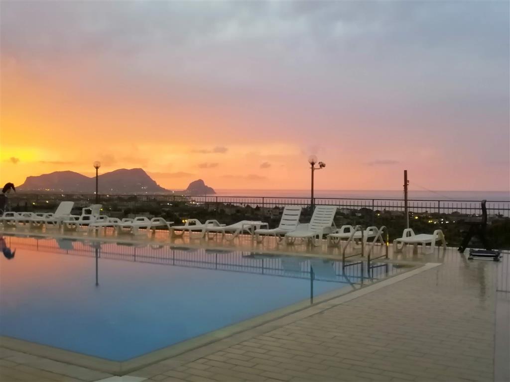 Villa con giardino in strada fornarotto, Altavilla Milicia