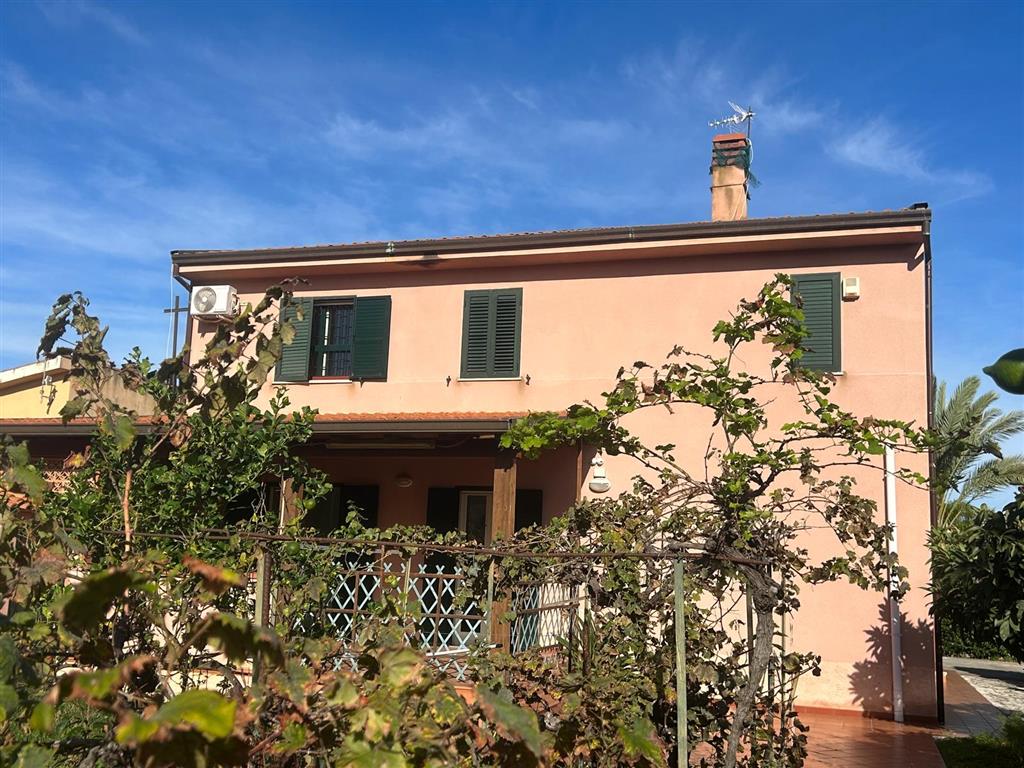 Villa con giardino in gorgo lungo, Lascari