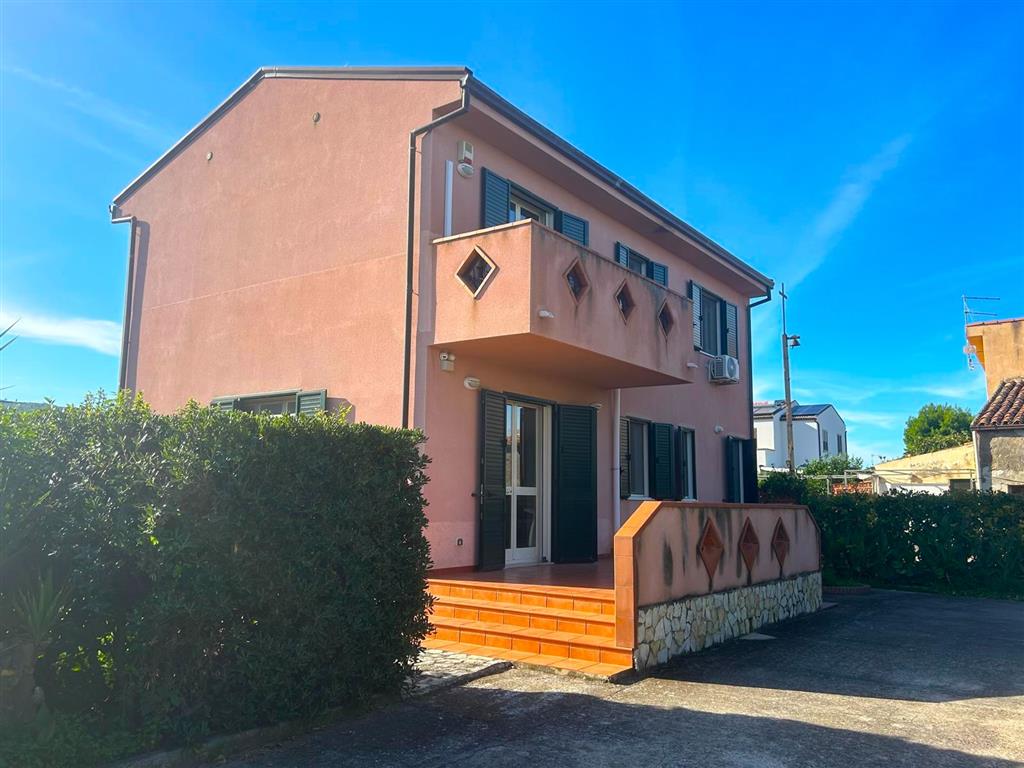 Villa con giardino in gorgo lungo, Lascari